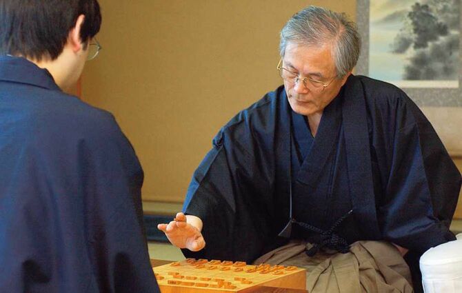 対局中の米長邦雄氏