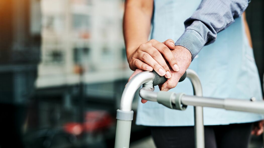 命にかかわる決断を3秒で下した…脳出血で倒れた出口治明に｢自力で歩くこと｣を諦めさせた理学療法士の言葉