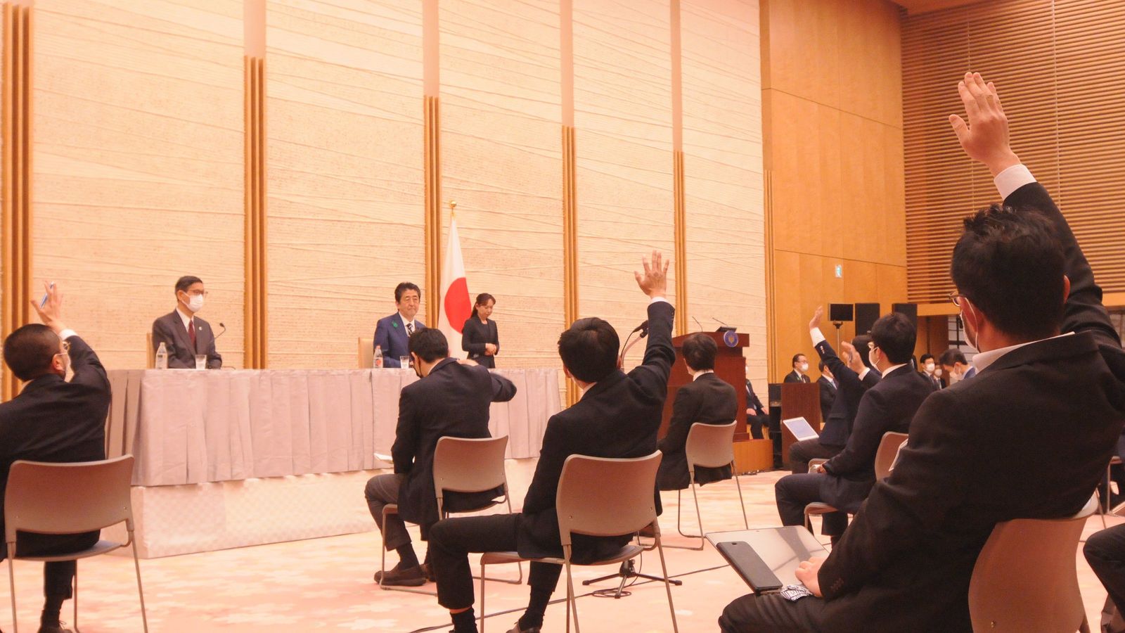 安倍首相の会見には｢民主党政権時に登録した記者｣しか出られない 登録者は11人､この8年間は新規ゼロ