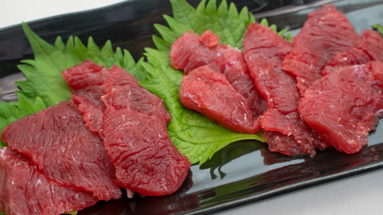 ｢まずい､臭い､硬い｣と酷評されていたが…牛肉､中トロより美味いのに日本人が食べなくなった｢生肉｣の名前 1頭揚げれば1000万円近い値が付く