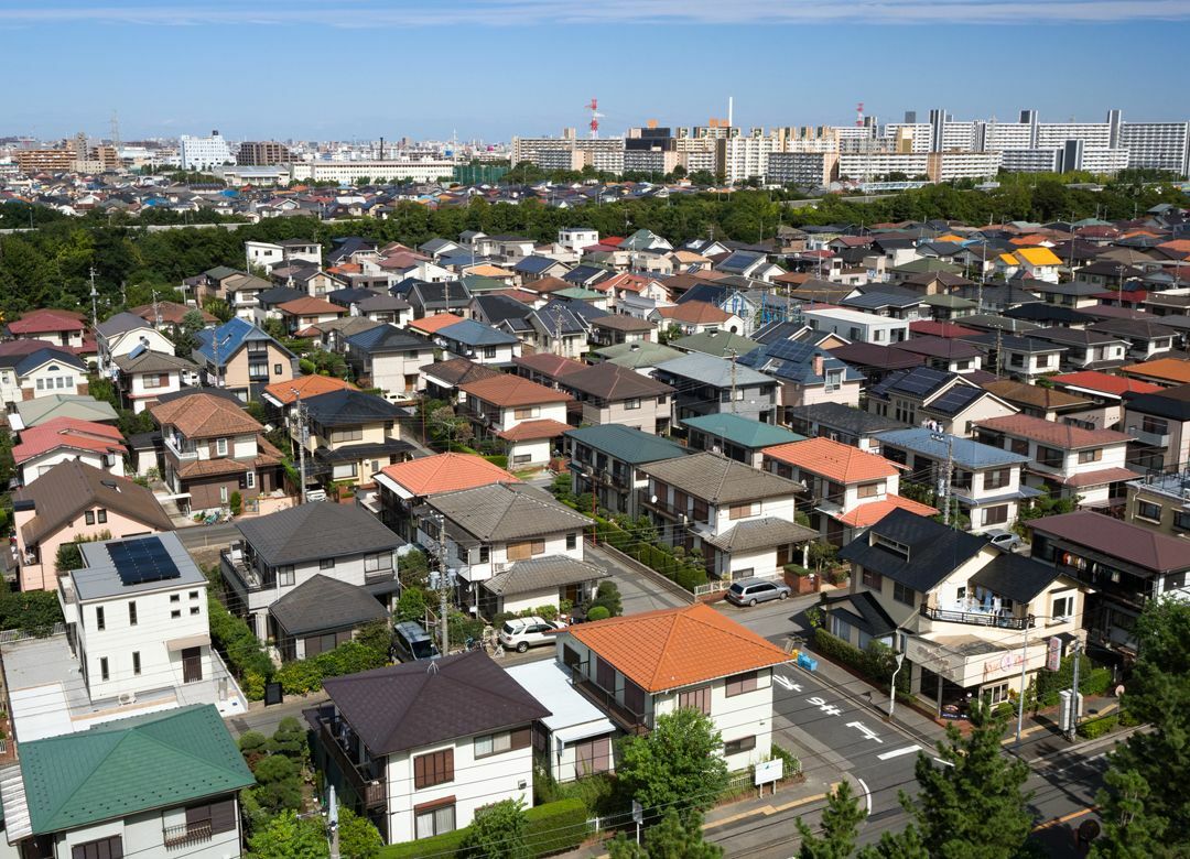 親が住む家の隣が空き家だと面倒なワケ  "昭和"の売買土地は相続に影響