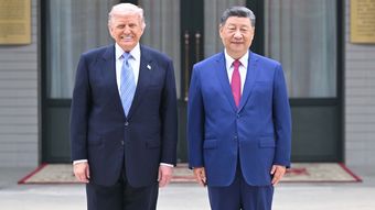 習近平のメンツは丸つぶれ…トランプが帰国直前にメディアの前で"中国からの支給品"をゴミ箱に捨てた意図