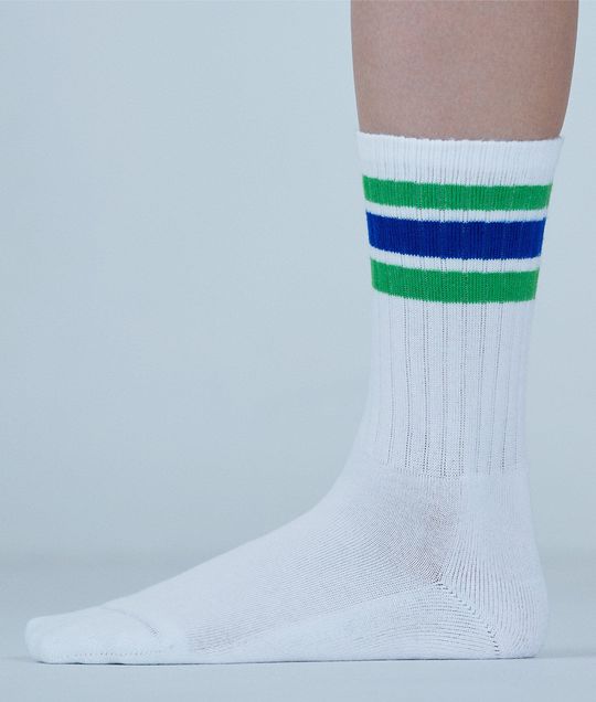 ファミリマートが税抜390円で販売しているラインソックス