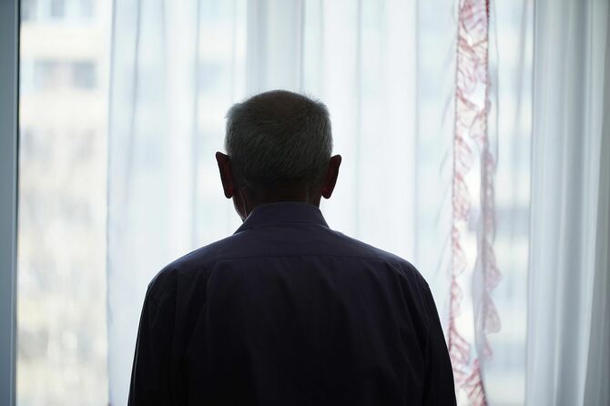 引退した男性のシルエット