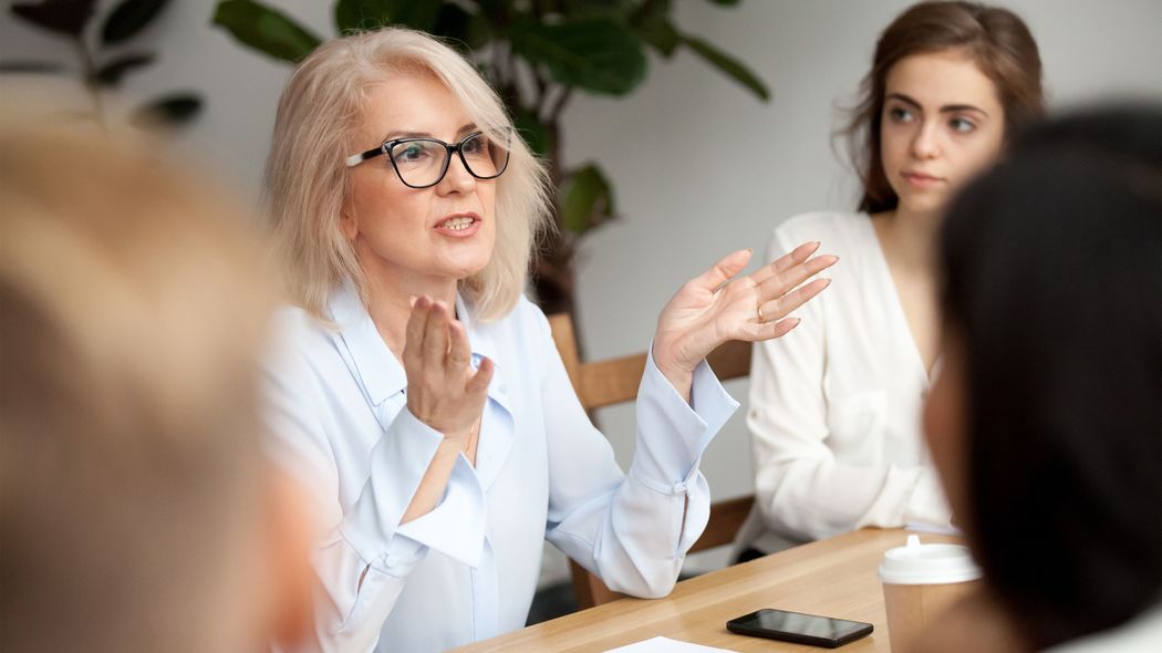 向上心をなくした60代シニア部下が本気で働くようになった､30代年下上司のひと言 褒める+恐怖感をちらつかせる