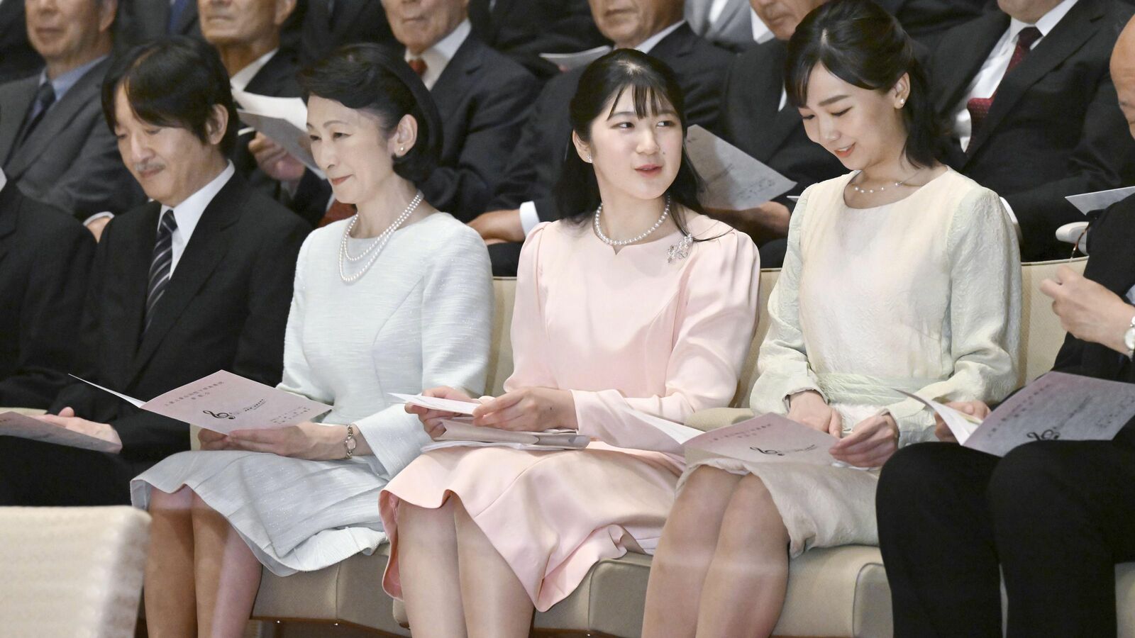 皇室研究家が断言…｢皇位継承の安定化を本気で願うなら道は『愛子天皇』しかない｣シンプルな理由【2024下半期BEST5】 政府のプランで女性天皇の可能性が除外されている不可解