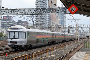 フルコース料理｣も｢ルームサービス｣もある…寝台特急“カシオペア”が｢早