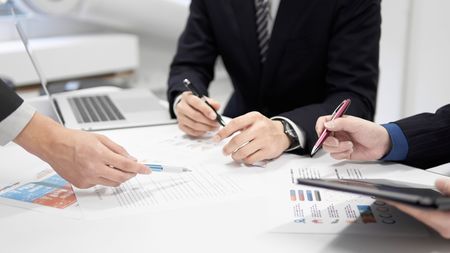 会議で 空気を読めていない と思われがちな人がよくやっている話し方 議論の波 に乗れない2つの原因 President Online プレジデントオンライン