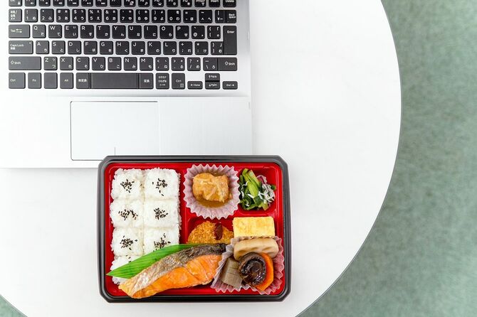 パソコンとお弁当