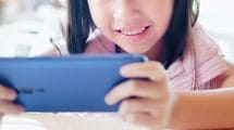 子供からスマホを取り上げてはいけない…知能をグングン伸ばす家庭が見せている"動画"の中身