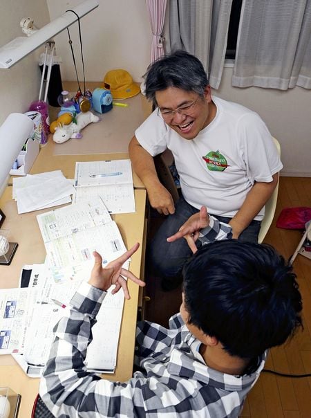 中学2年生の男子生徒の家庭教師を務める佐藤さん