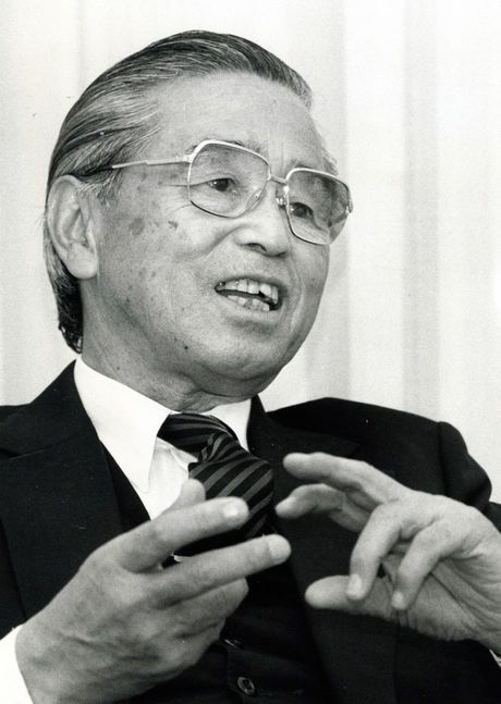 アシックスの鬼塚喜八郎・社長（1987年9月25日、東京・銀座のホテル西洋銀座）