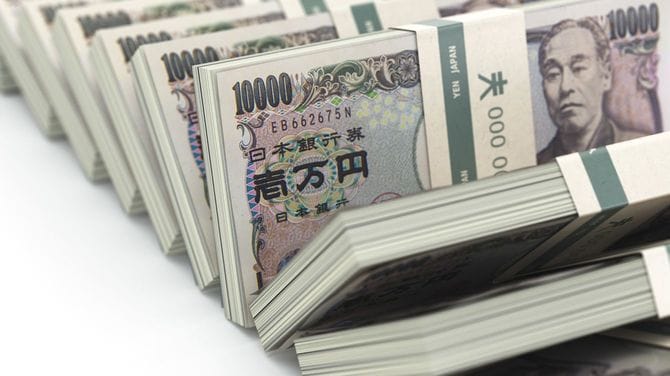 一万円札の束が並ぶ