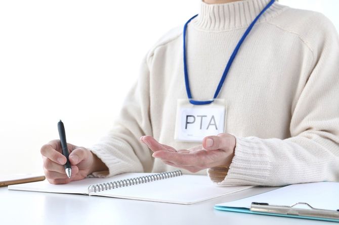 PTA会議での女性