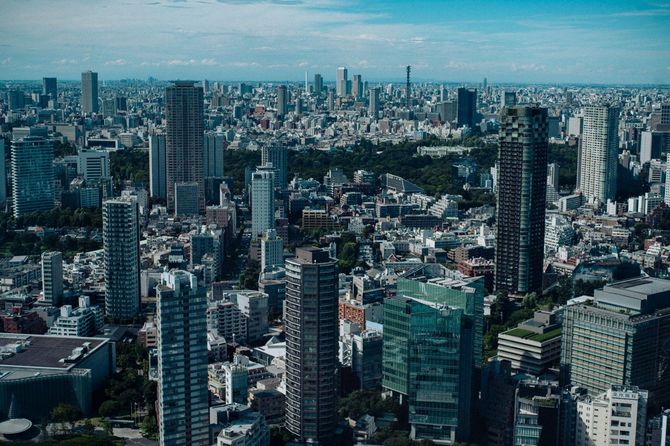 メルカリ本社から望むビル群