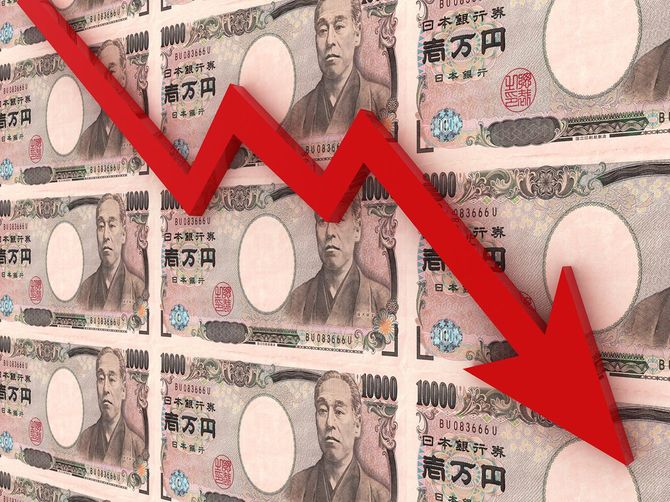 並べた一万円札と下向きの矢印