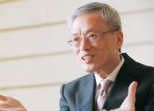 <strong>前田新造●まえだ・しんぞう</strong><br>1947年、大阪府生まれ。70年慶應義塾大学文学部社会学科卒業後、資生堂に入社。資生堂大阪中央販売に配属され、大阪市で勤務。八九年経営企画部課長、九六年化粧品企画部長、97年アジアパシフィック地域本部長、2003年取締役経営企画室長(現経営企画部長)、05年から現職。