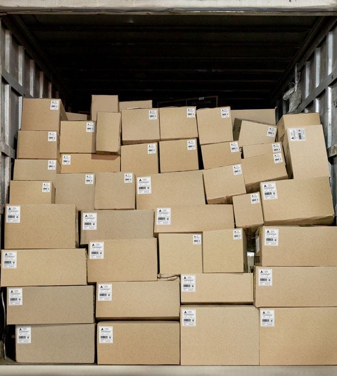 トラックに積まれた荷物