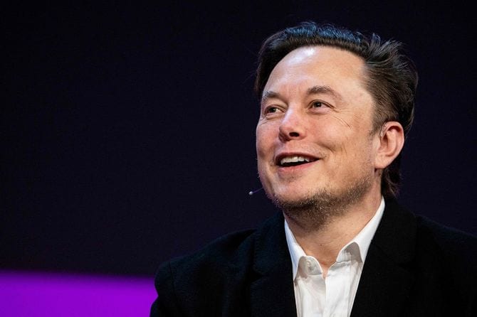 TEDカンファレンスで話をするテスラの最高経営責任者（CEO）のイーロン・マスク氏＝2022年04月14日、カナダ・バンクーバー