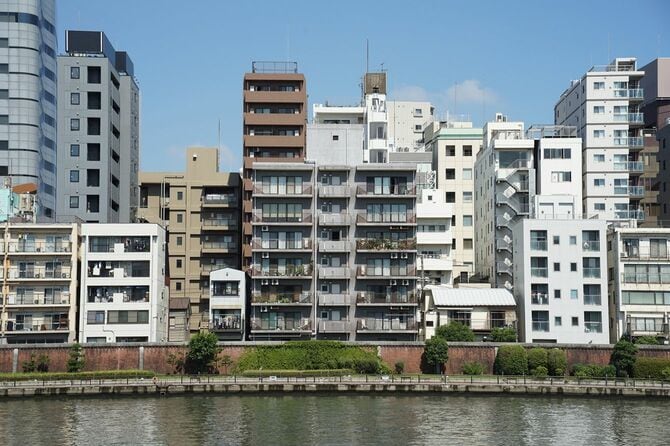 日本の隅田川の街並み