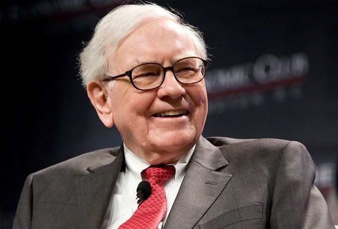 ワシントン経済クラブの25周年記念ディナーに参加した、バークシャー・ハサウェイ会長兼CEOのウォーレン・バフェット氏=2012年6月5日