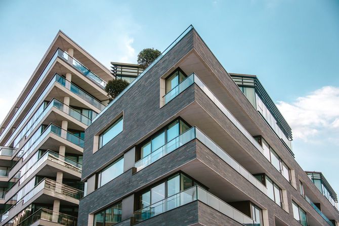 モダンなマンションの外観