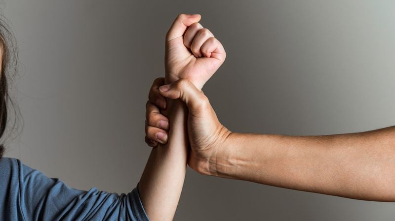 ｢俺が必要だろ?｣と夫に"レイプ"行為され…不倫セックス動画を見つけた40代女性の屈辱 ｢不倫した原因はお前にもある｣妻を責め相手女性をかばう最低夫