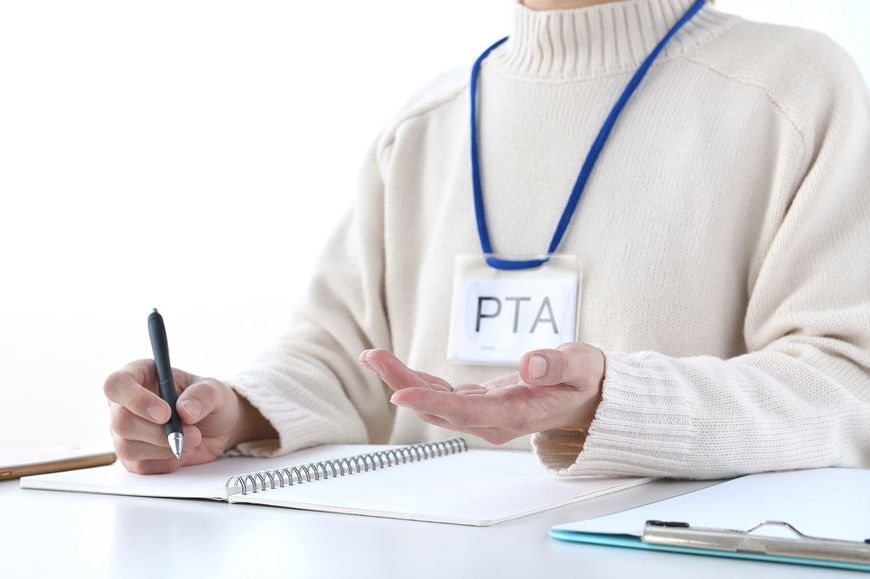 PTA会議での女性