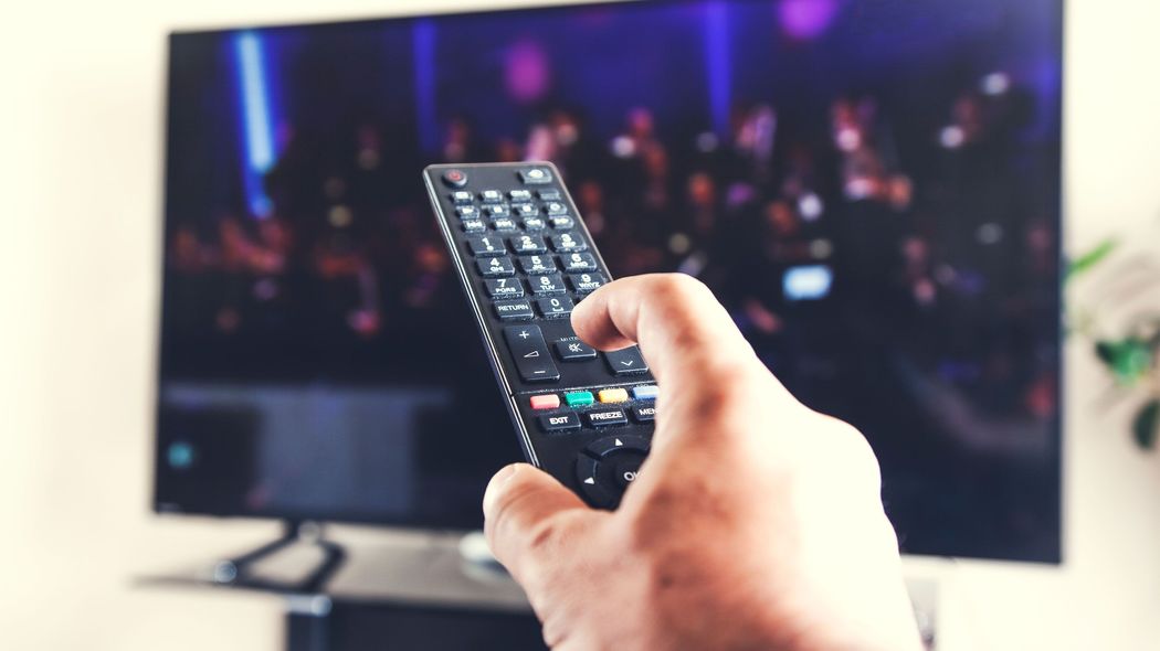 テレビを観ながら5分間続けるだけ…ウォーキングより膝にやさしいのに｢エネルギー消費3倍｣の室内運動