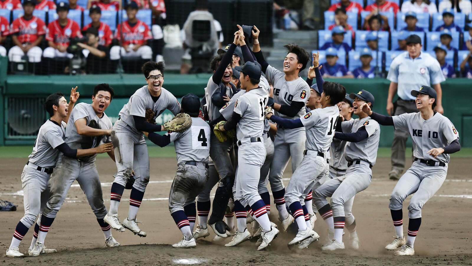 ｢甲子園優勝を人生のピークにしてほしくない｣慶應義塾監督が日本一になった直後の野球部員たちに伝えたこと ｢おめでとう｣より｢ありがとう｣と言われる大人になってほしい