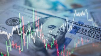 世界中で進む超低金利｡ドルと円は｢綱引き｣状態に