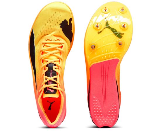 プーマのスパイクシューズ