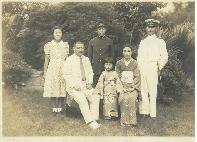 戦時中の家族写真