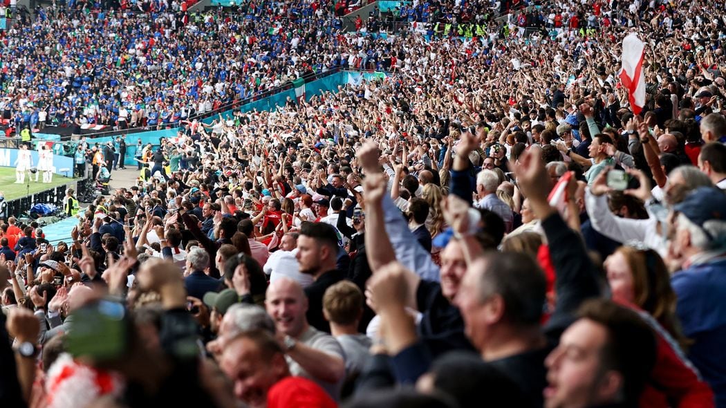 ｢観客6万人がマスクなし｣1日5万人感染でも"普通の生活"に戻った英国と日本の違い すでに世界初の集団免疫が成立か