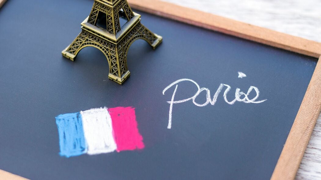 フランスの小学校では鉛筆もシャーペンも消しゴムも使わない…小1で持たされる"一生モノの文具"の名前