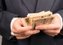 高卒と専門卒「年収」はどちらが高いのか