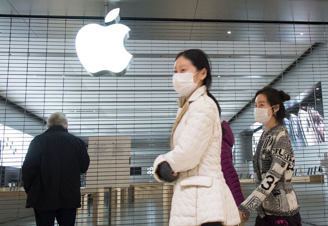 2020年03月17日、カナダ・バンクーバーのアップルストア前