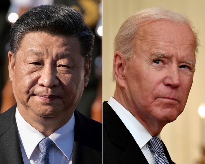 中国の習近平国家主席（左）とバイデン米大統領