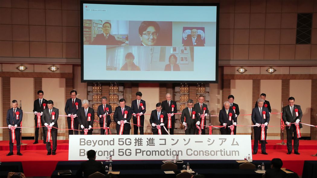 ｢スマホ充電が1年不要に｣打倒GAFAを狙うNTTの光電融合技術の期待値 今度こそ｢ガラパゴス化｣はさせない