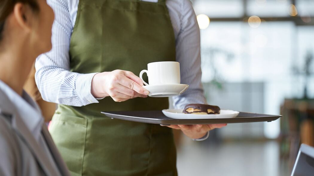 日本の｢安くて高品質なサービス｣が消える日は近い…挨拶ができない若手が｢ふつう｣になる人手不足時代の現実 今までの｢サラリーマン｣への期待水準が高すぎたのかもしれない