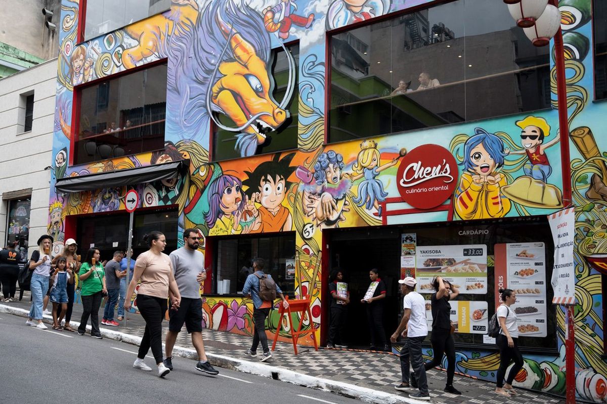 サンパウロ市の東洋人街リベルダージの一角、近年ポップカルチャー色が強まる