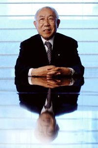 <strong>福原義春</strong>●資生堂名誉会長。1931年、東京都生まれ。53年、資生堂入社。87年、社長就任後は、経営改革、社員の意識改革に着手する。2001年より現職。現在は東京都写真美術館長、企業メセナ協議会会長、文字・活字文化推進機構会長、全日本蘭協会名誉会長などの公職に就く。著書は『ぼくの複線人生』『猫と小石とディアギレフ』ほか多数。