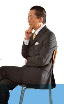 <strong>水谷豊●みずたに・ゆたか</strong>　1952年生まれ。北海道出身。68年TVドラマ「バンパイヤ」（CX）で初主演。「傷だらけの天使」（74年／NTV）、「熱中時代」（78年／NTV）が若者に多大な影響を与える。映画では76年主演「青春の殺人者」でキネマ旬報ベストテン主演男優賞を当時最年少受賞。2008年歌手活動を再開し、今年は宇崎竜童とのデュエット曲「人生ロマン派」（avex）を発売。