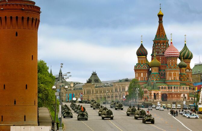 5月9日、ソビエト勝利記念日に行われる軍事パレード＝モスクワ