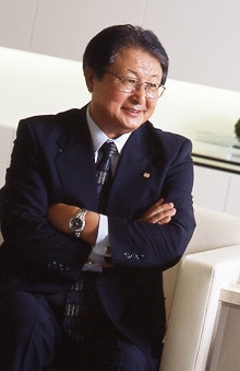 <strong>リコー 近藤史朗社長<br></strong>1949年、新潟県生まれ。柏崎高校、新潟大学工学部卒後、リコー入社。2000年執行役員、02年上席執行役員、03年常務取締役、04年MFP事業本部長、05年取締役専務執行役員を経て、07年より代表取締役社長執行役員。