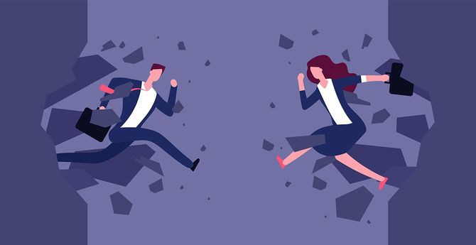 人々は壁を壊した。