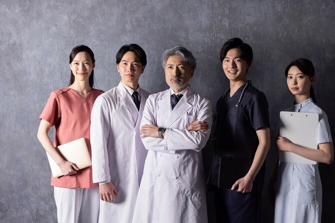 病院で働く医療スタッフ