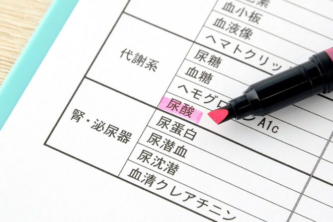 「尿酸」にマーカーを引いた健康診断の結果