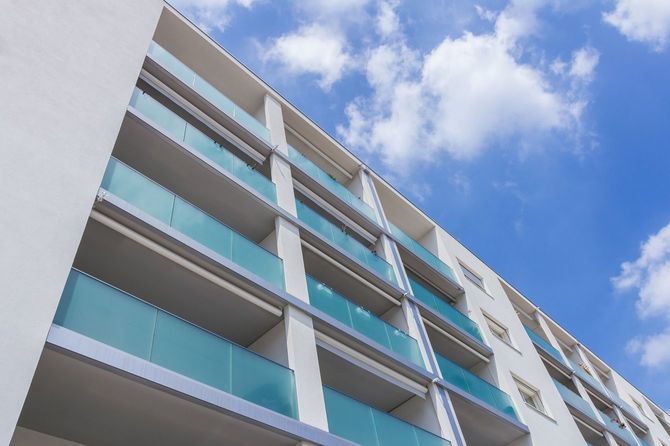 新しいマンションの外観