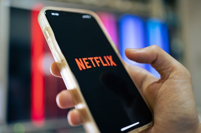 スマートフォン上に常時されているNetflixのロゴ